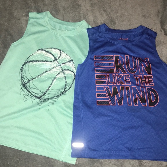 SOLD    *Bundle* 2 sleeveless shirts - Picture 1 of 1